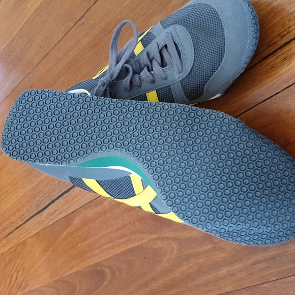 Onitsuka Tiger (copy brand) US10 shoes yellow and grey. As new..never worn. - Picture 3 of 5